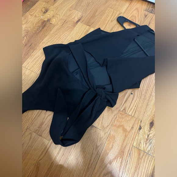 FASHION NOVA BLACK CUT OUT BODYSUIT - Picture 3 of 4